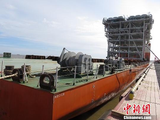 中国最大半潜打捞工程船 华洋龙 号首航圆满结束